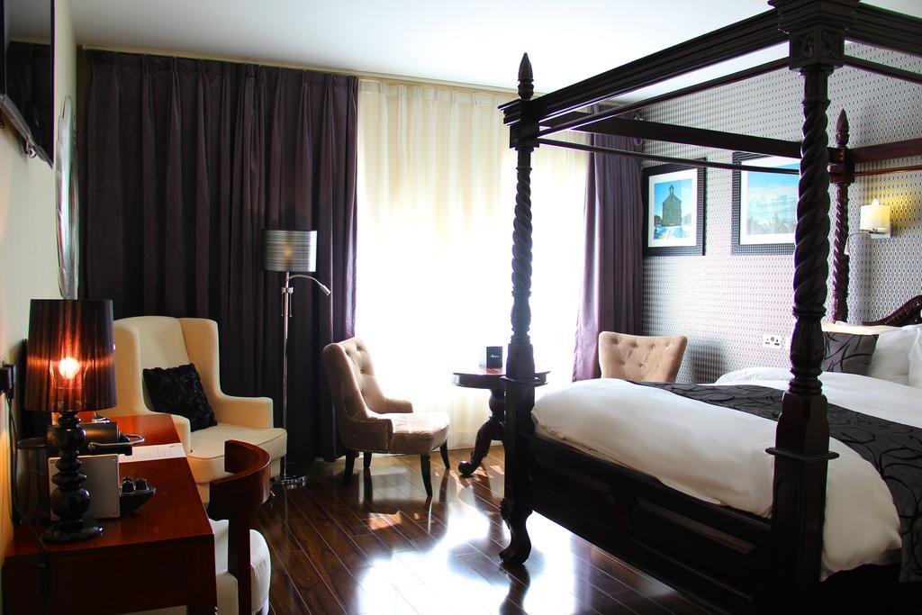 The Talbot Hotel Belmullet Buitenkant foto