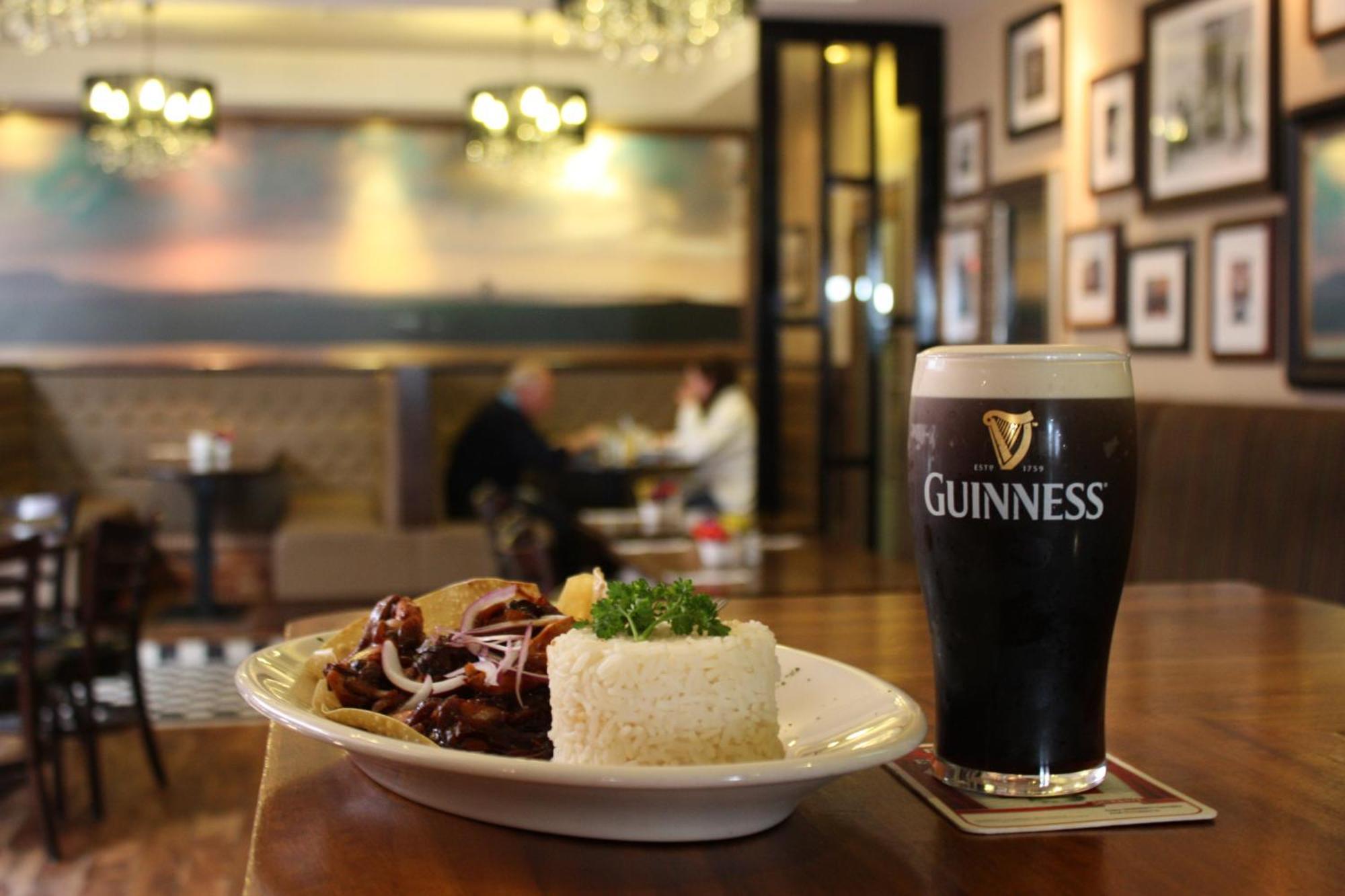 The Talbot Hotel Belmullet Buitenkant foto