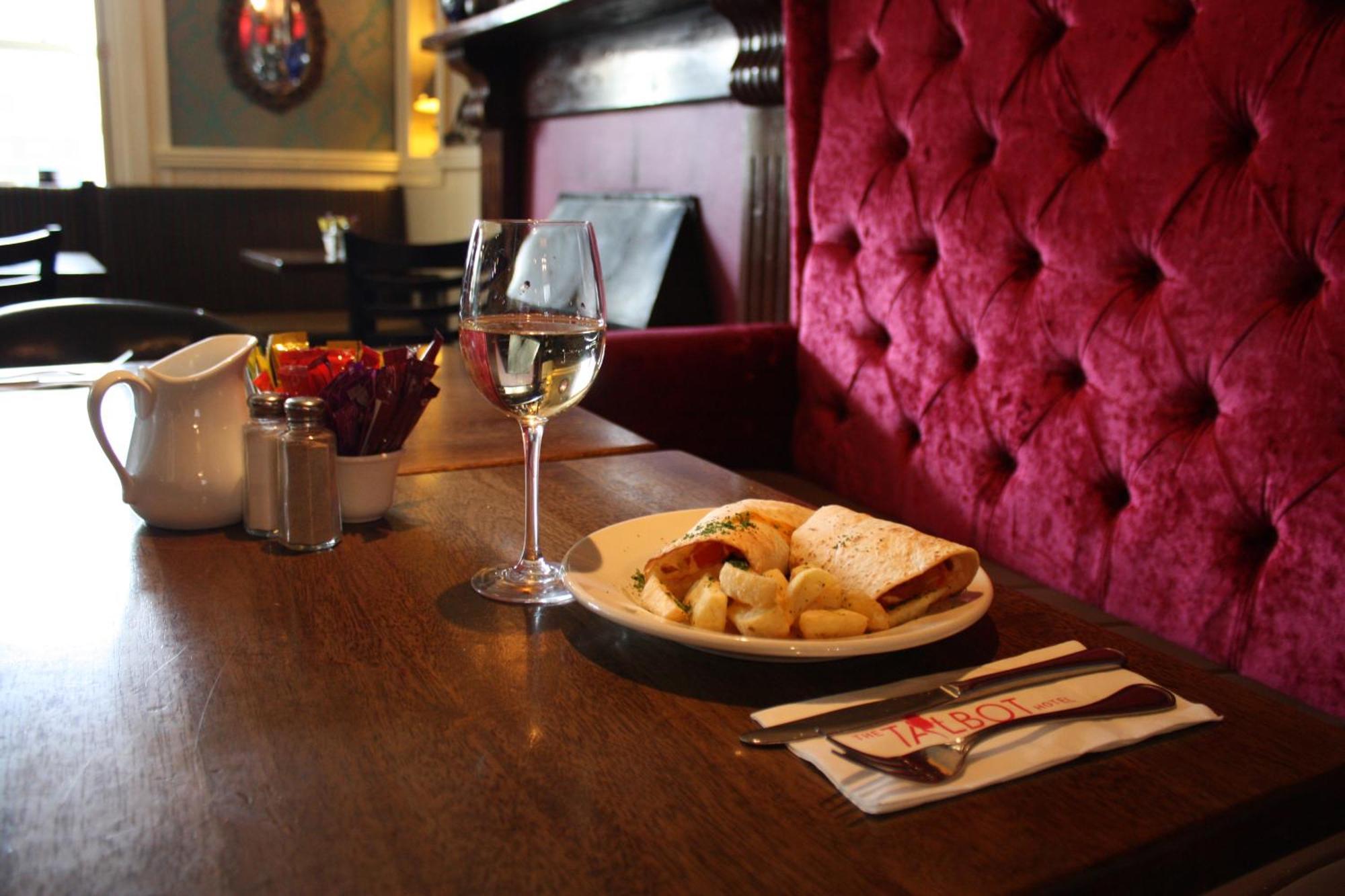 The Talbot Hotel Belmullet Buitenkant foto