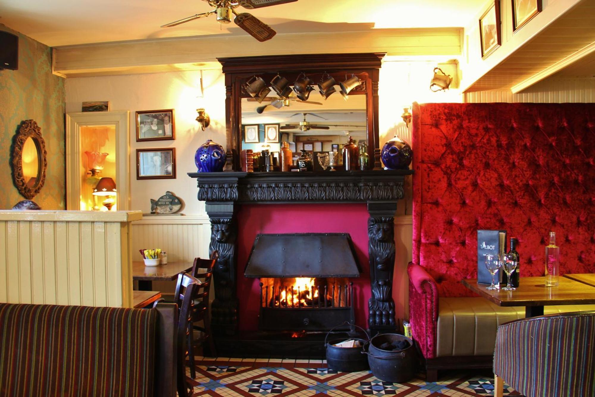 The Talbot Hotel Belmullet Buitenkant foto